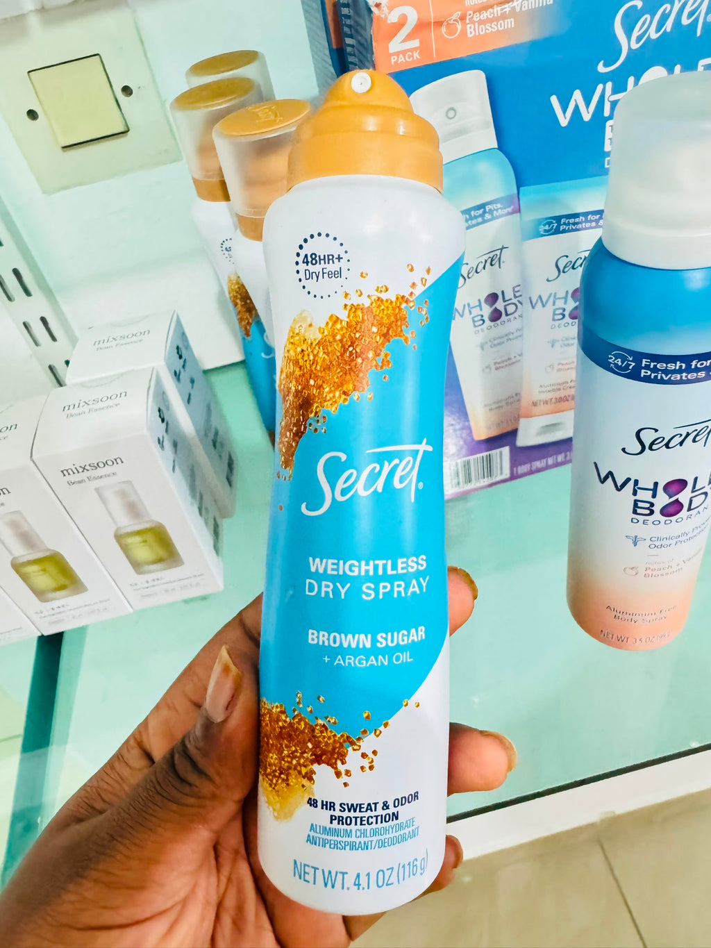 Secret Dry Spray Antiperspirant Déodorant – Brown Sugar (Sans capuchon )